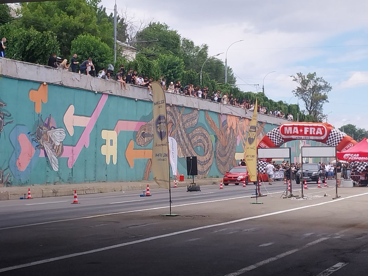 Zeci de șoferi și-au demonstrat abilitățile la Campionatul de Drag Racing 