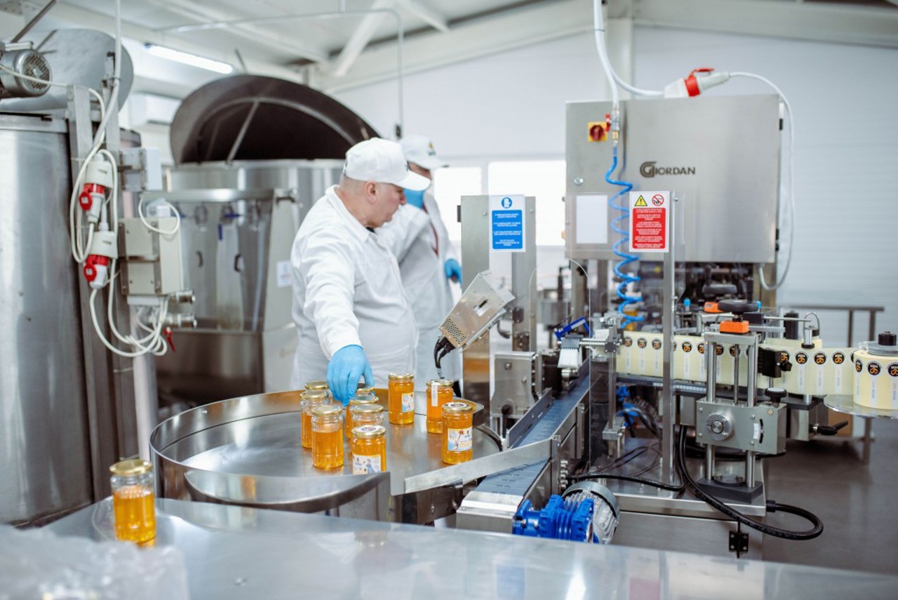 Apicultorii moldoveni au exportat de două ori mai multă miere în anul trecut