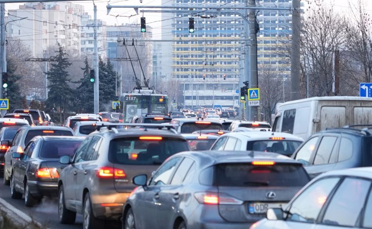 Mașini lăsate la periferia capitalei: Cele patru intrări în Chișinău unde ar urma să fie construite parcări cu sute de locuri