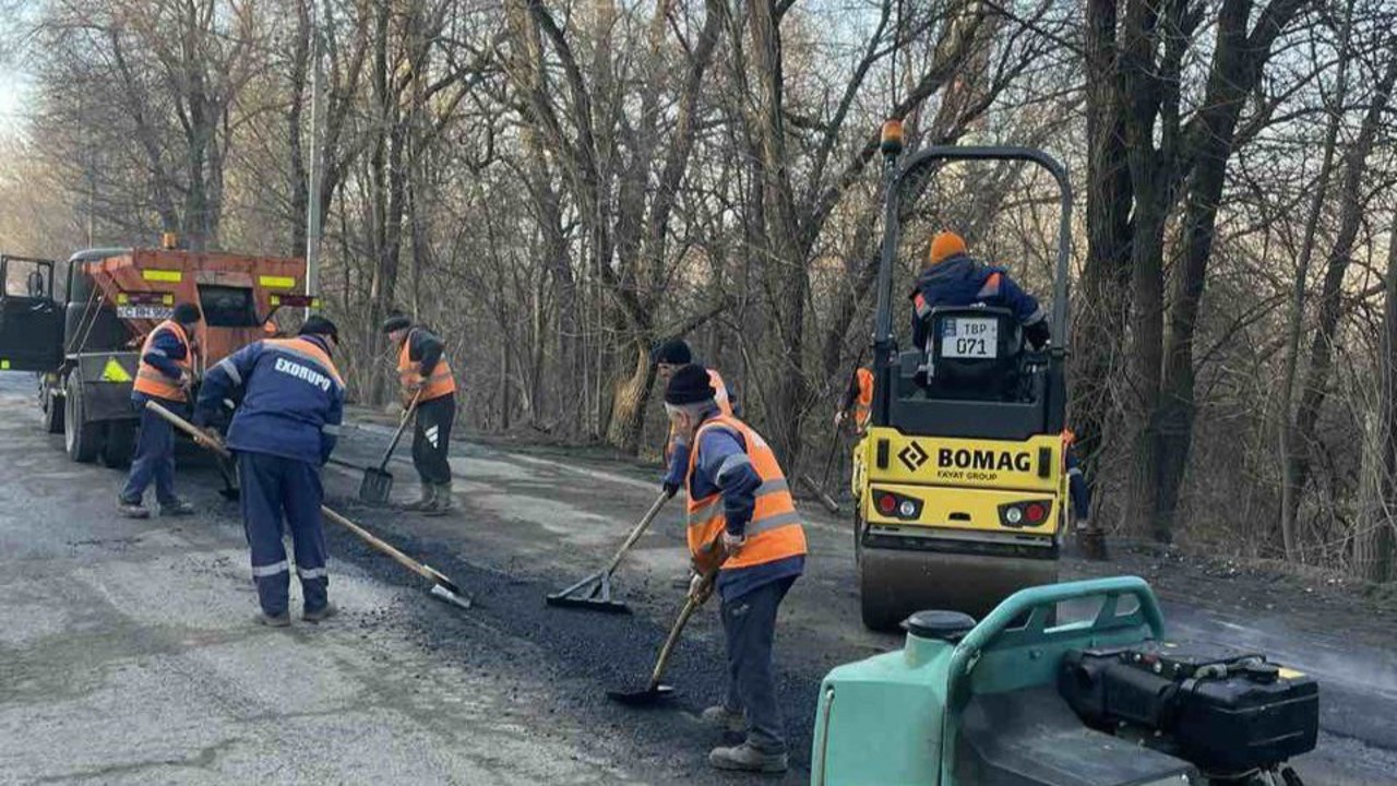 Circulația pe șoseaua Muncești, reluată după lucrări de plombare a carosabilului
