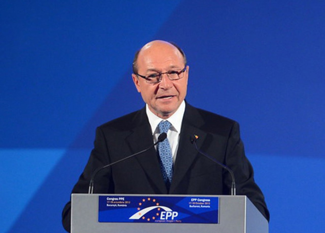 Бэсеску об "уроке", который "потомки Штефана чел Маре" преподнесли Путину на парламентских выборах