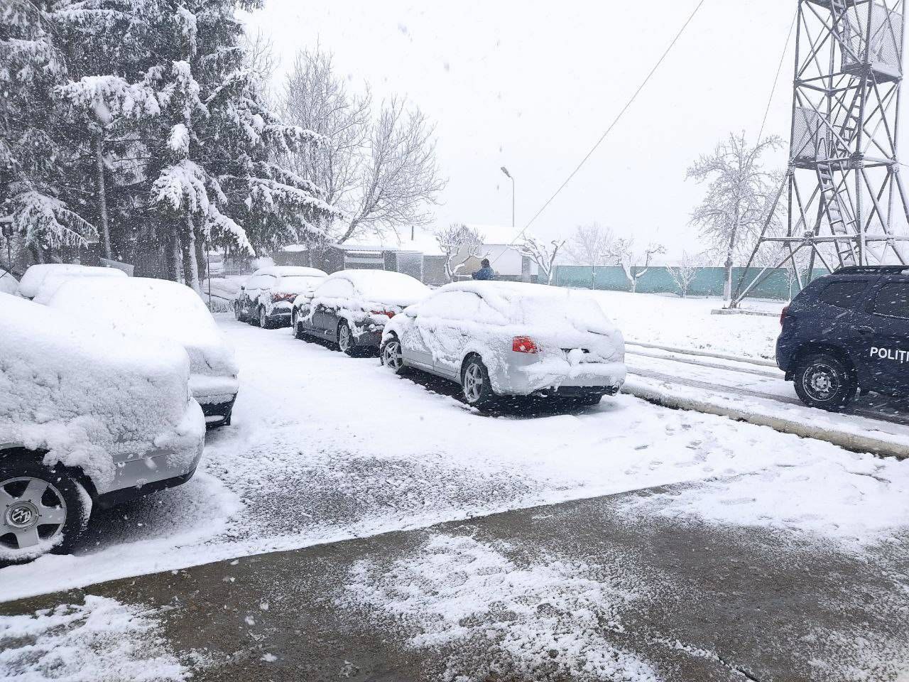 Snow in the north and west of the country: drivers are urged to equip their vehicles properly