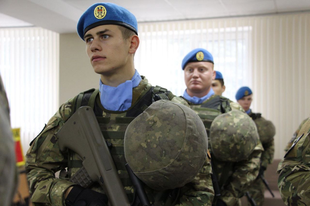 Militarii moldoveni participă și în acest an la parada de 1 Decembrie din București. Contingentul a plecat spre România