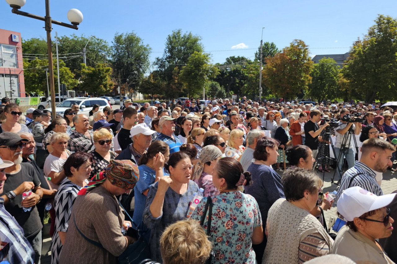 В Комрате снова митингуют за права автономии: корреспондент Петр Гарчу — о политическом подтексте акций