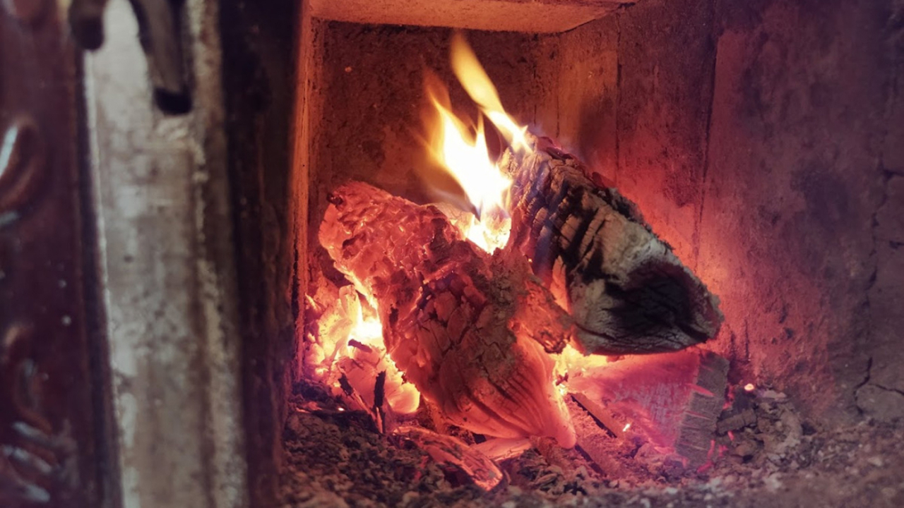 Doi bărbați, găsiți decedați într-o locuință din raionul Sângerei, după ce s-ar fi intoxicat cu monoxid de carbon 