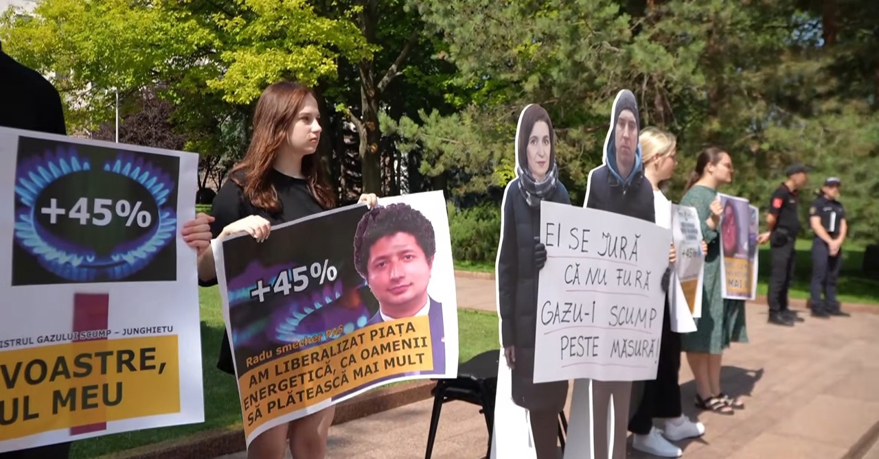 Protest la Parlament: Opoziția cere stoparea scumpirilor la gazele naturale și organizarea alegerilor anticipate