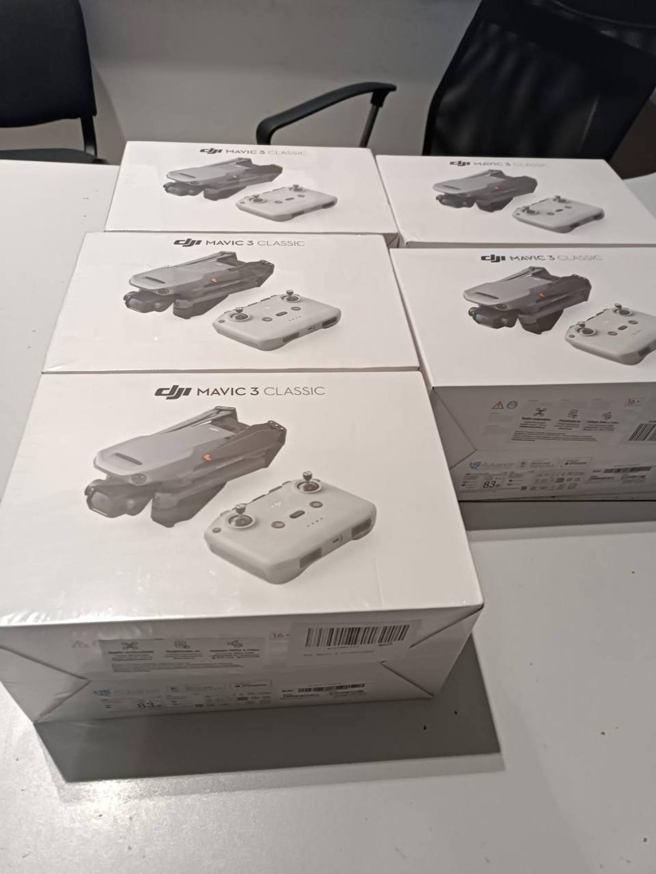 Гражданин США хотел въехать в Республику Молдова с пятью незадекларированными дронами: Ему грозит штраф