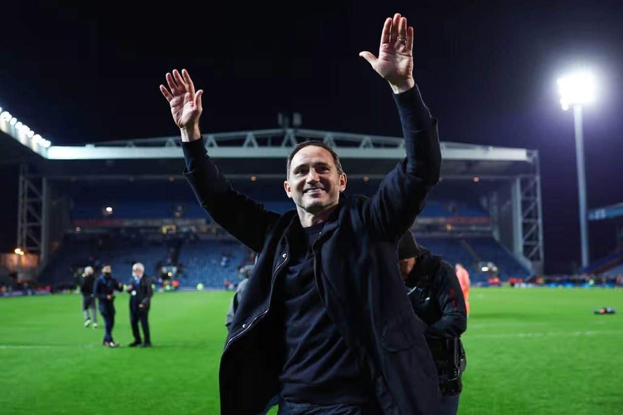 Antrenorul de fotbal Frank Lampard este desemnat antrenorul sezonului în Championship, iar Conventry City revine în Premier League
