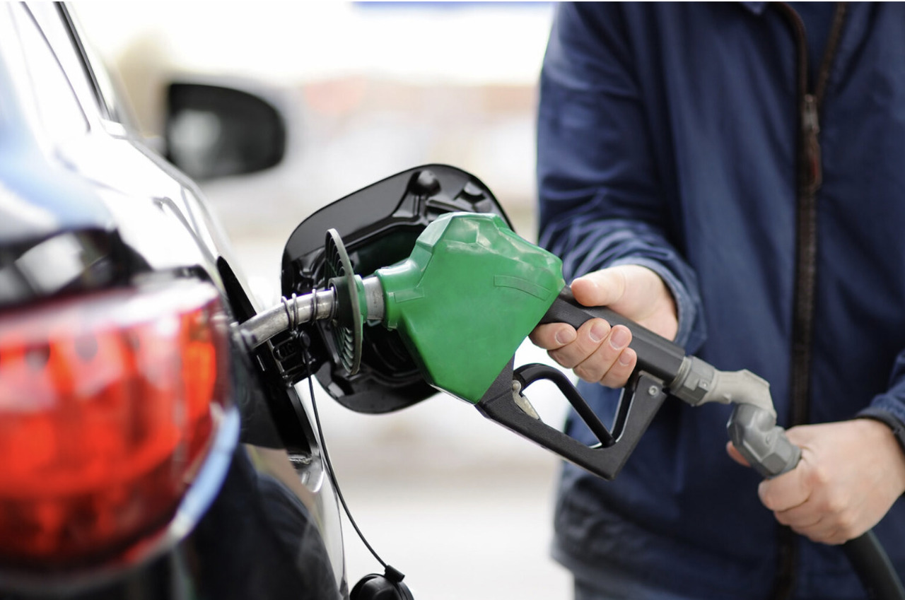 Noi reduceri la pompă: Cât vor costa benzina și motorina în următoarele zile