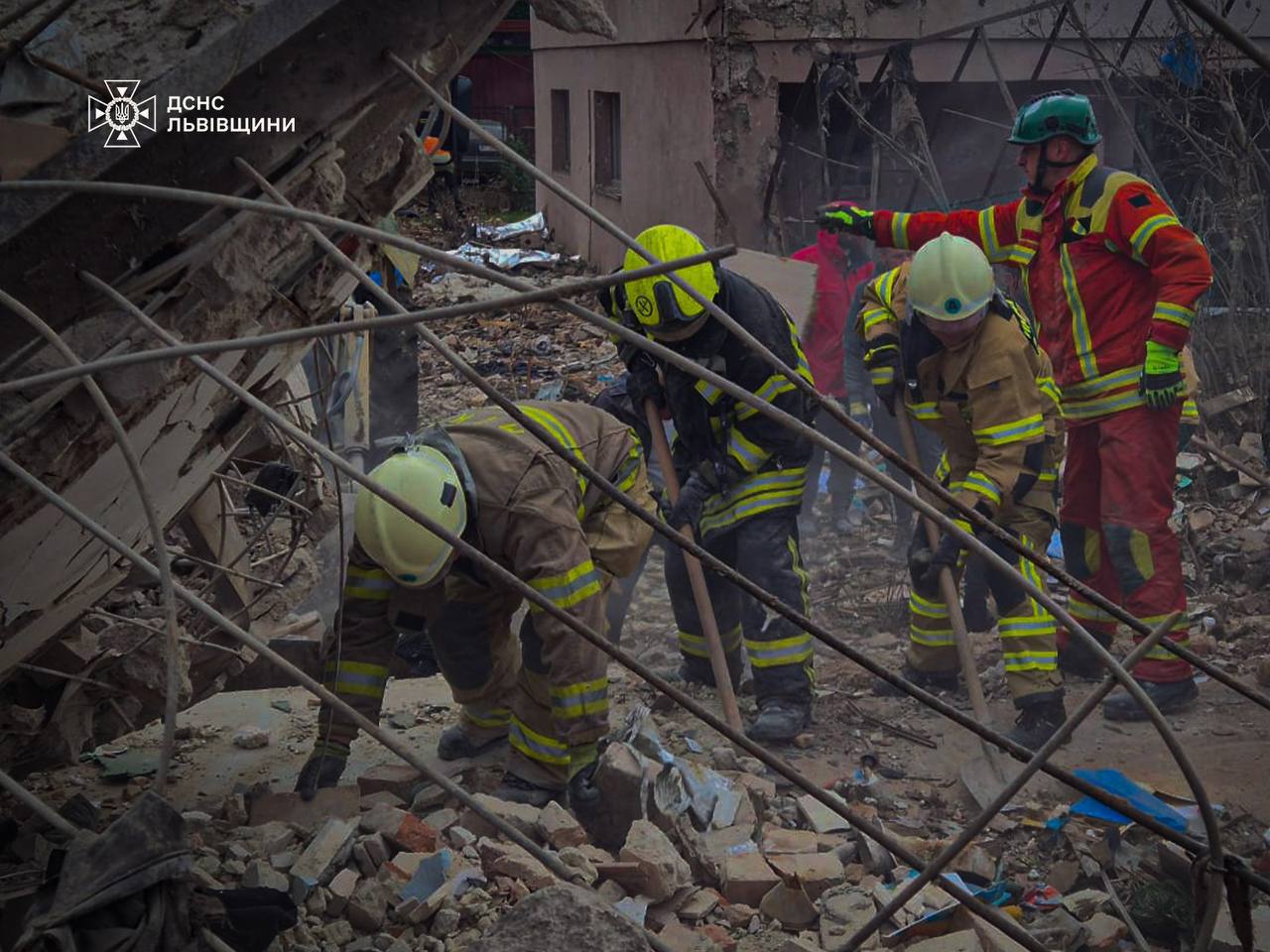 Россия нанесла удары по Львовской и Запорожской областям: погибли пять человек, несколько районов обесточены