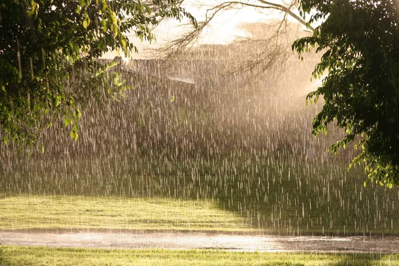 Avertisment emis de meteorologi: Ploi puternice cu grindină și vijelie în toată țara
