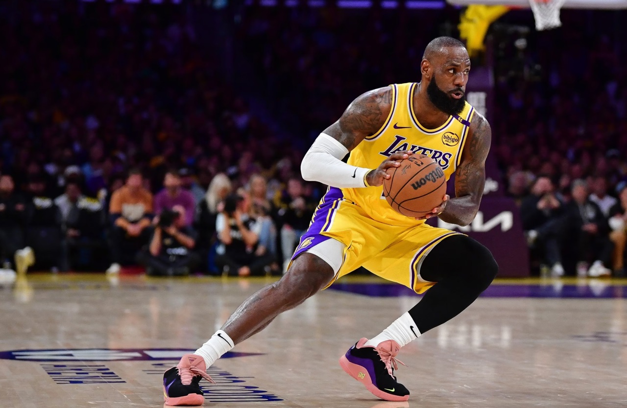 LeBron James rămâne la Los Angeles Lakers pentru încă cel puțin un sezon