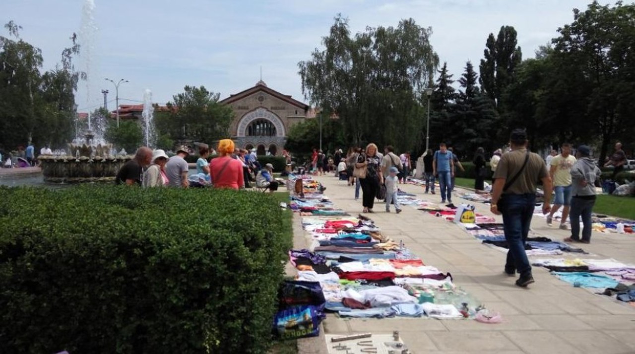 Bărbat care vindea în preajma Gării Chișinău, bătut și jefuit: făptașii, condamnați la pușcărie 