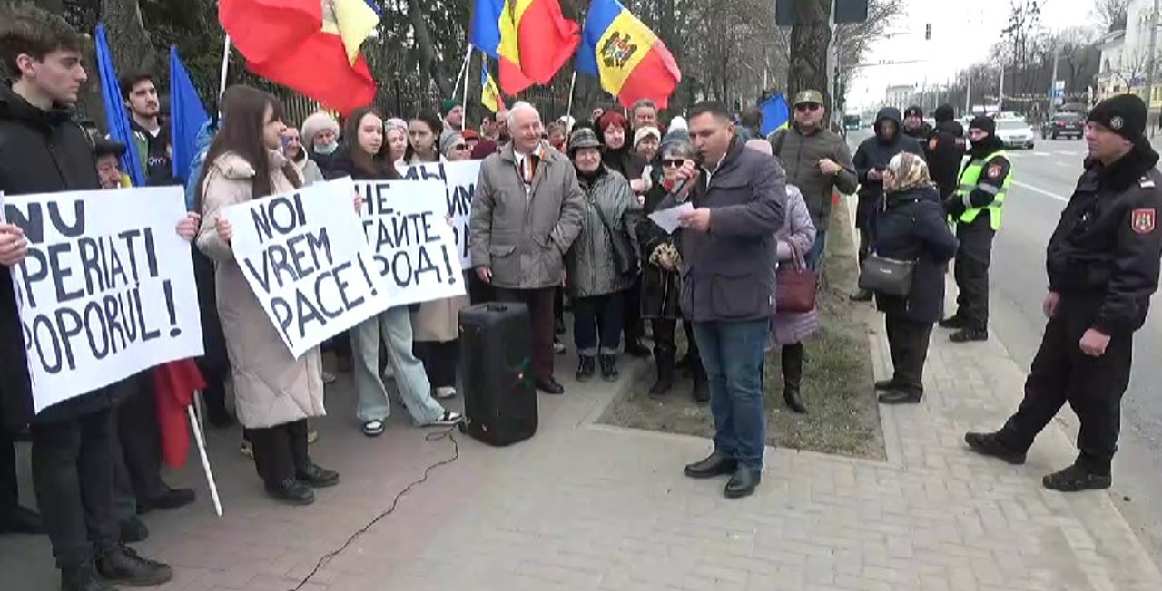 Flashmob "for Peace" in the center of Chisinau