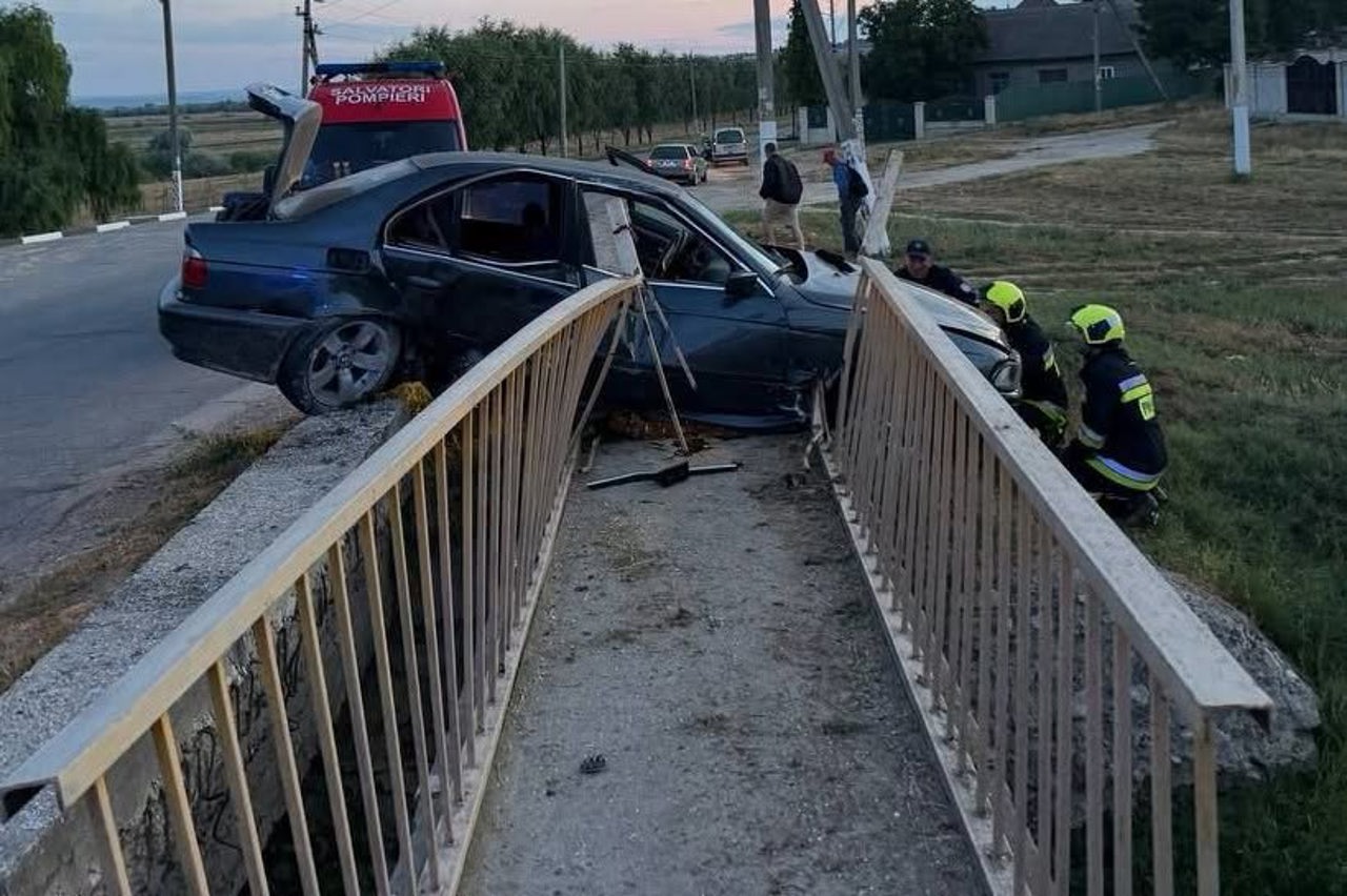 Accident mortal spre Cahul: Un tânăr de 18 ani și-a pierdut viața, iar alte trei persoane au ajuns la spital