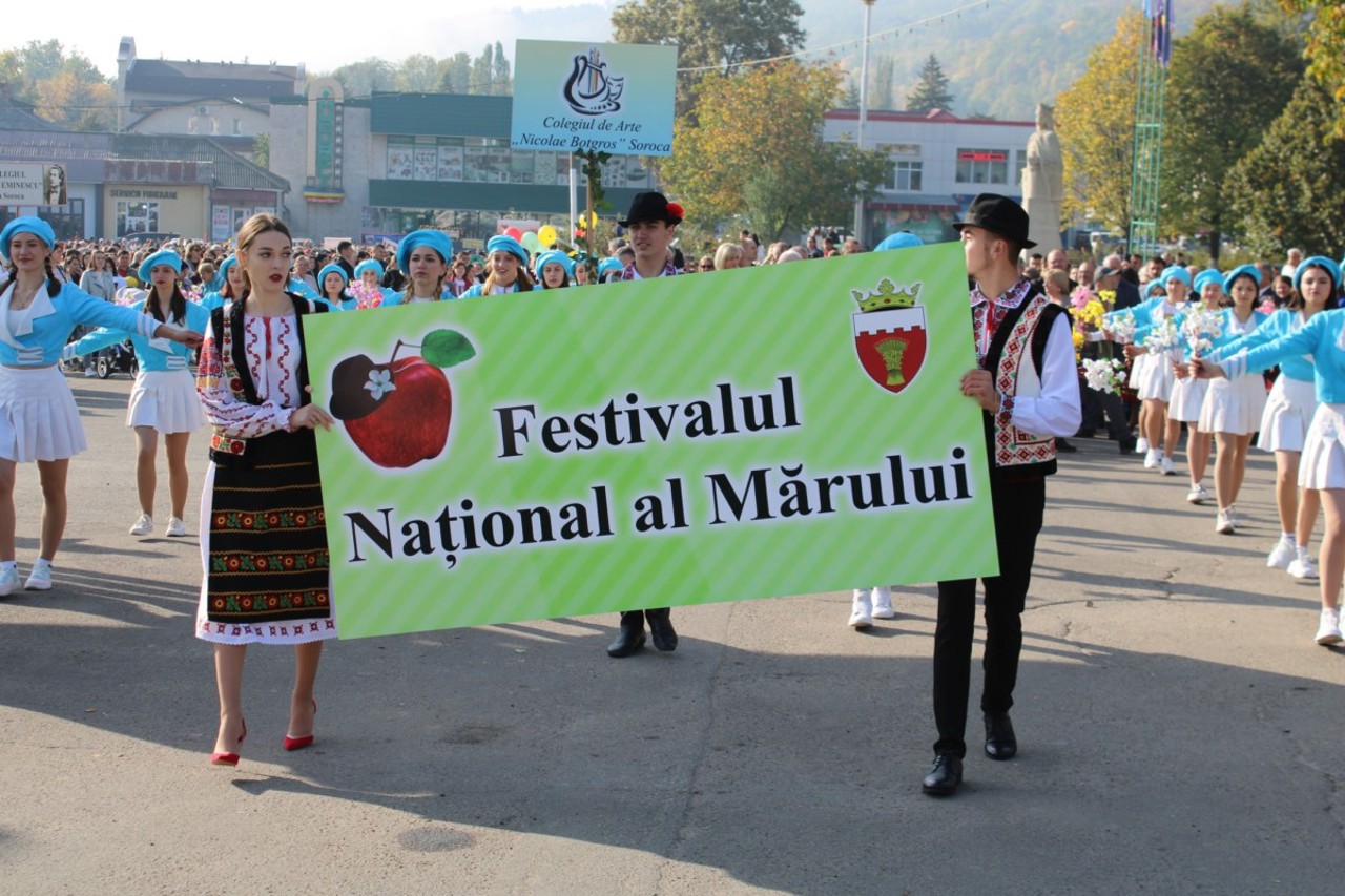 В Сороках прошел очередной фестиваль яблок. В мероприятии приняли участие садоводы с севера страны