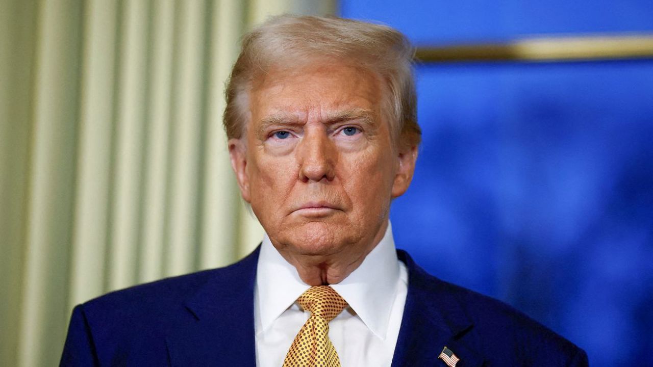 Трамп распорядился приостановить военную помощь Украине
