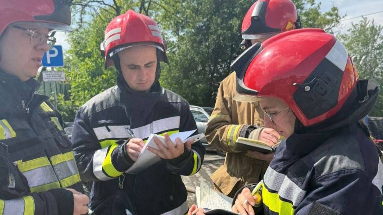 Incendiul de pe strada Lunca Bâcului a fost stins complet după aproape 24 de ore de intervenție