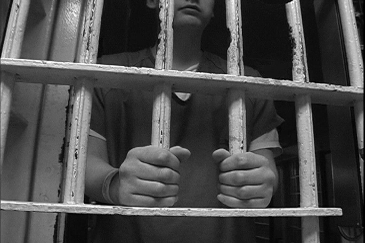 Un tânăr a murit împușcat în timpul unei tentative de evadare din escorta polițiștilor 