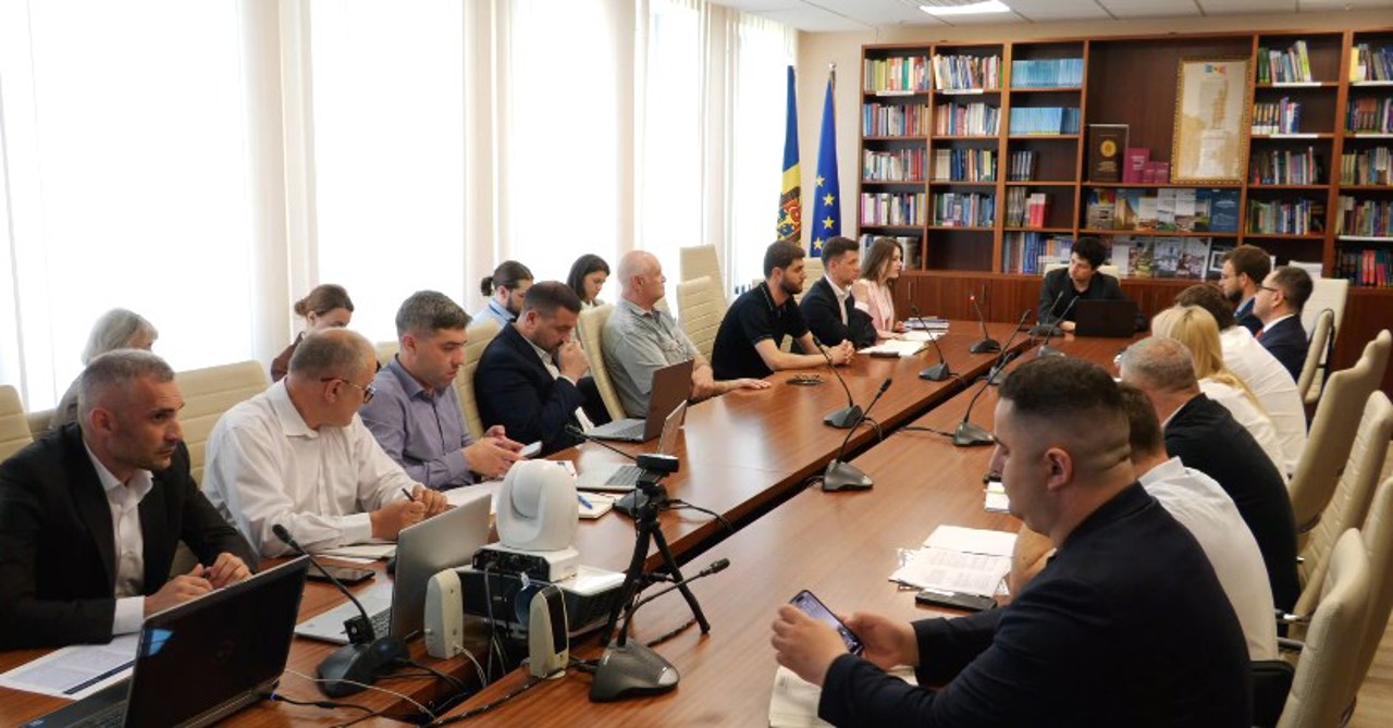 Petroliștii susțin crearea rezervelor de urgență, însă cer sprijinul statului pentru construirea infrastructurii