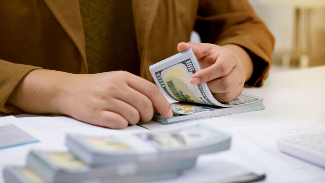 România merge azi „pe o gheață subțire”, dar în cinci ani poate discuta despre aderarea la euro 