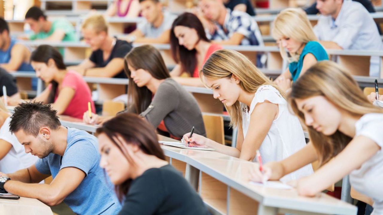 Oportunitate pentru studenții din R. Moldova: Acces la un master european în Afaceri Europene, finanțat prin Erasmus+ 