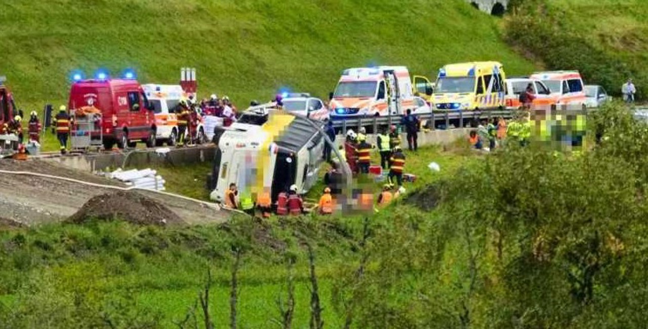 Un autocar cu turiști olandezi s-a răsturnat în Elveția: Sunt cinci morți și aproape 40 de răniți  