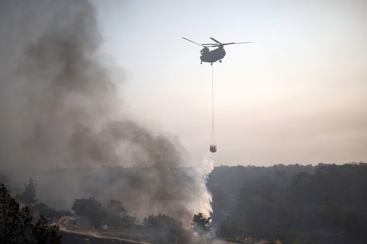 Două persoane au murit și sute au fost evacuate în urma unui incendiu devastator în sudul Ciprului