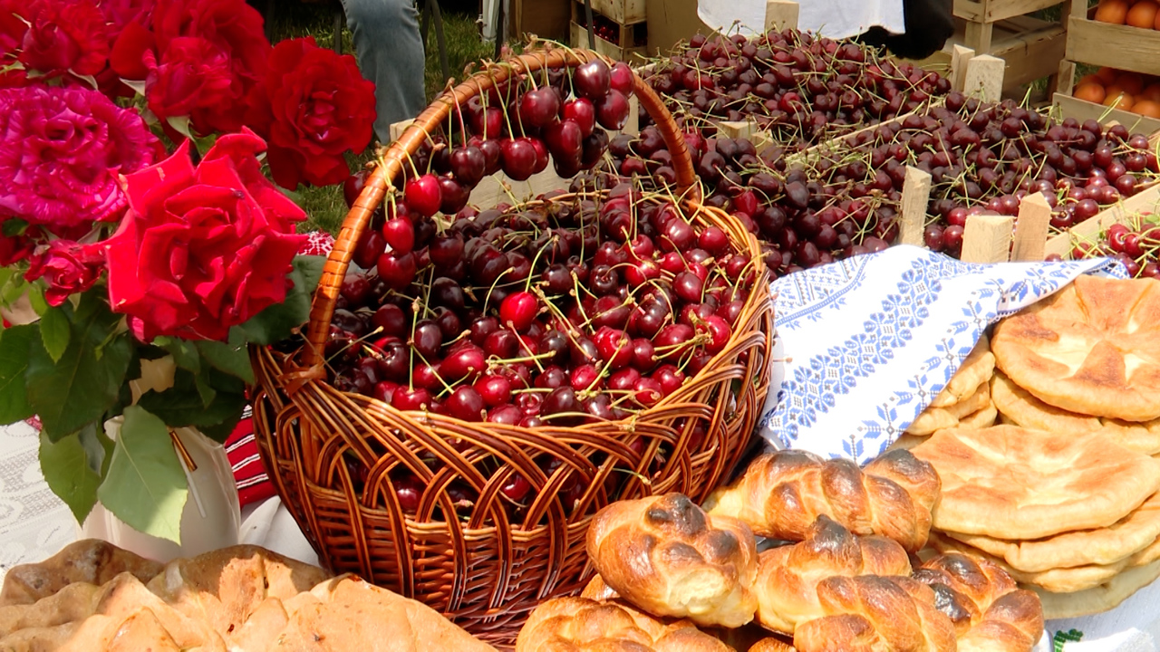 Festivalul Cireșelor și Vărzărilor, la a XIII-a ediție: deliciile de la Ruseștii Noi au atras zeci de vizitatori