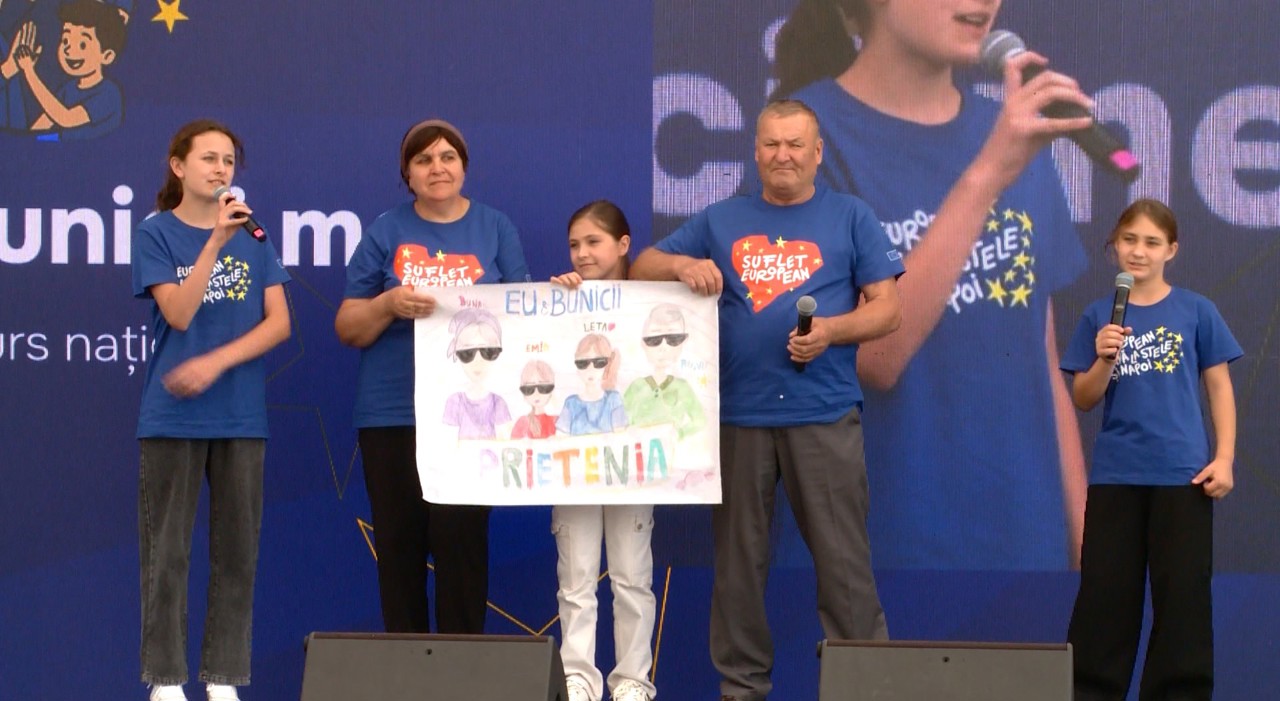 Generații unite de valorile europene: Zeci de echipe de bunici și nepoți s-au întrecut pentru o excursie într-o capitală din UE