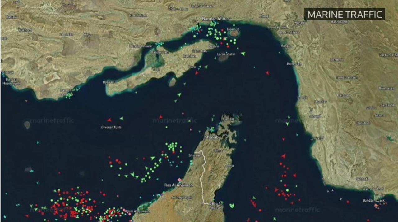Volumul transporturilor de țiței prin Strâmtoarea Ormuz rămâne la un nivel scăzut, ca urmare a disputelor diplomatice și militare dintre SUA și Iran