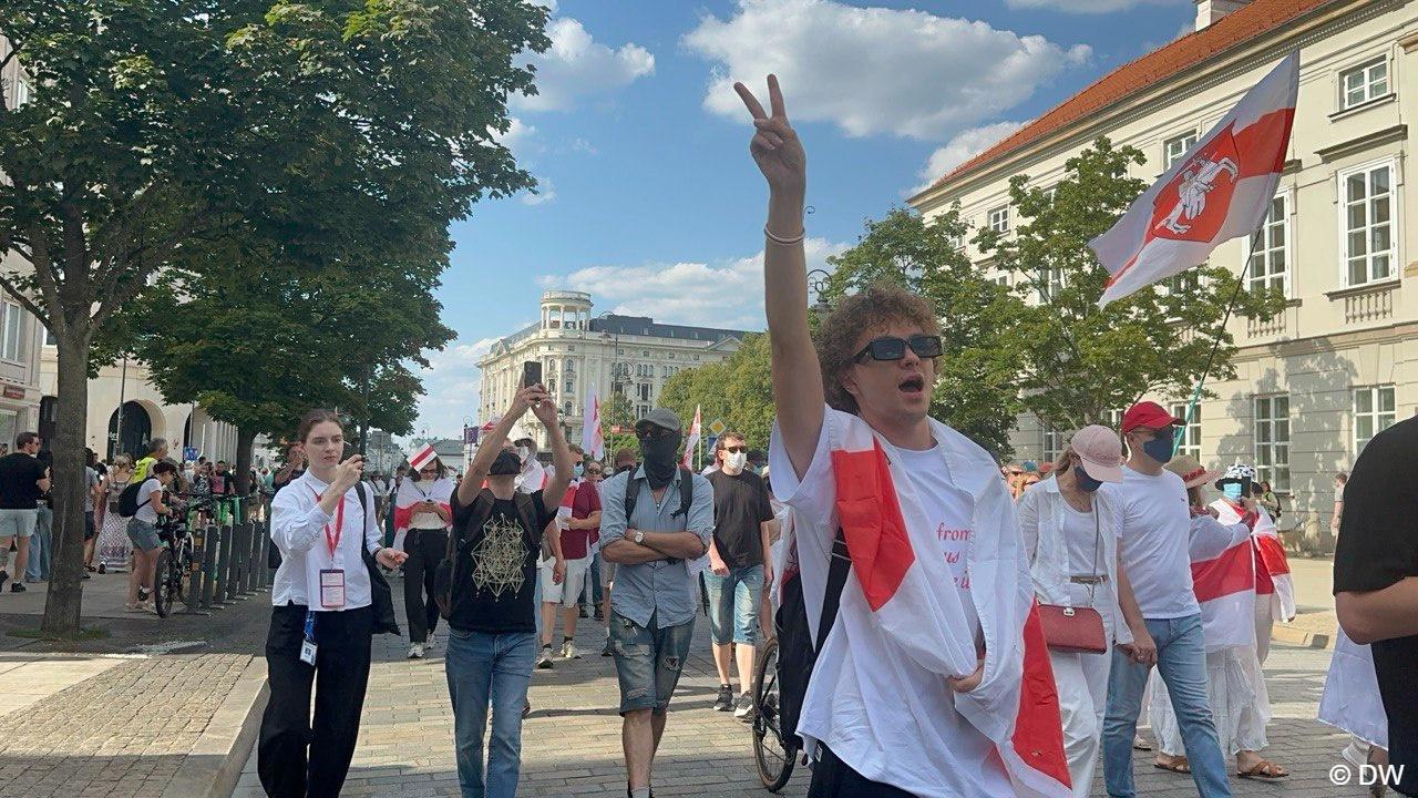 Белорусский марш свободы в Варшаве: на акцию вышли около 2000 человек