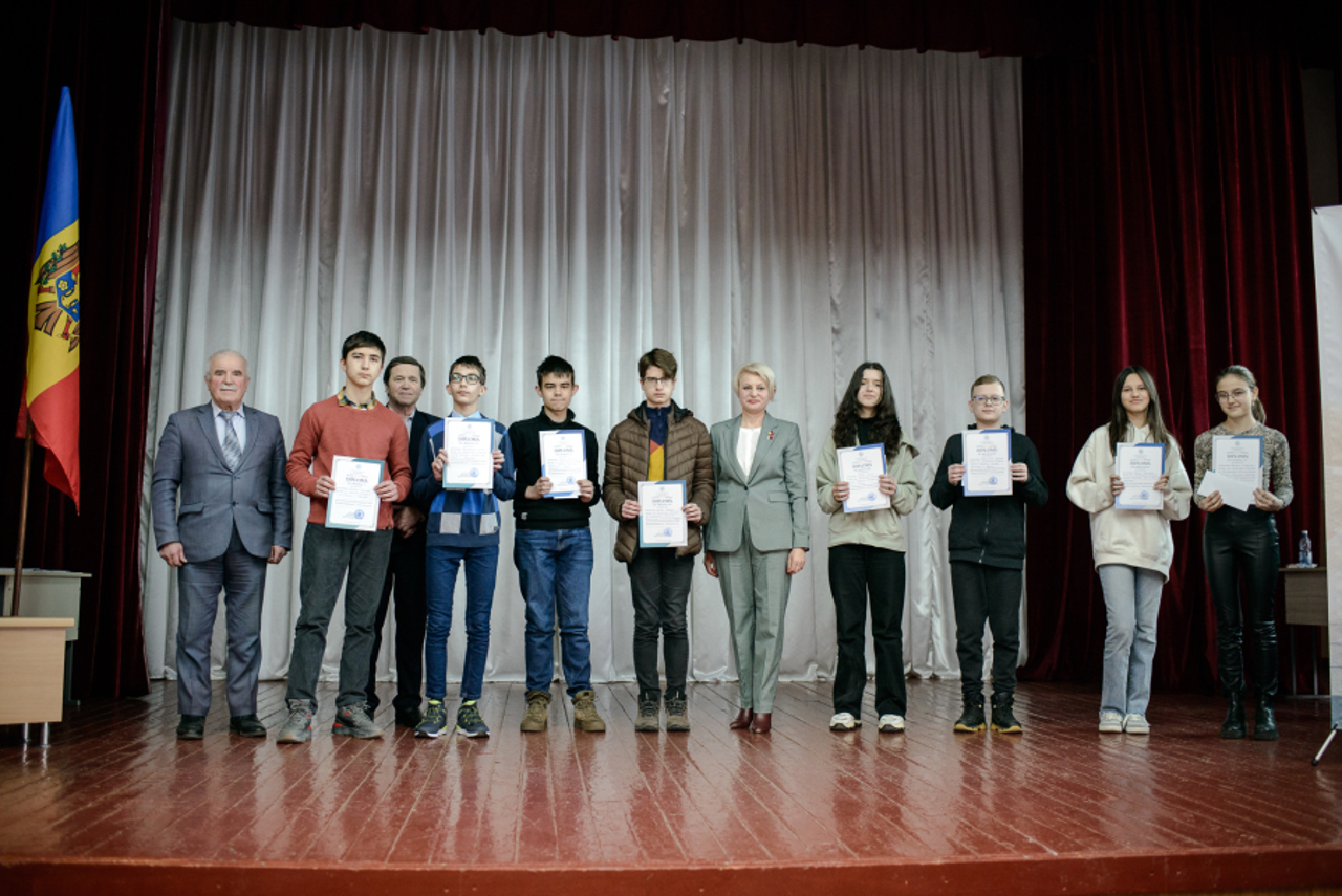 Guvernul dublează premiile pentru elevii și profesorii cu rezultate remarcabile la olimpiadele școlare