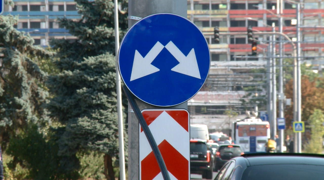 Două intersecții aglomerate din Chișinău, reorganizate pentru fluidizarea traficului