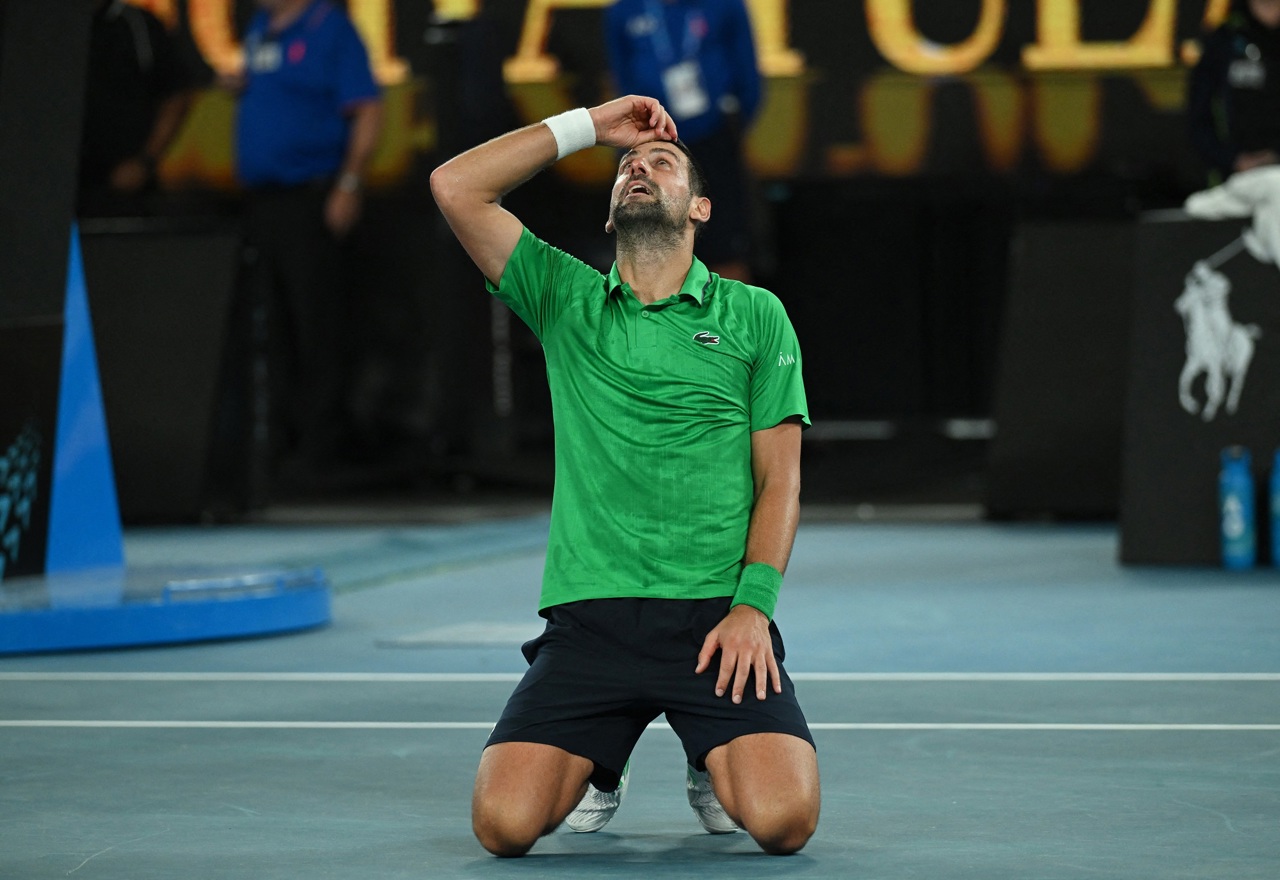 Djokovic și Alcaraz s-au calificat în finală la Australian Open după partide incendiare de 5 seturi