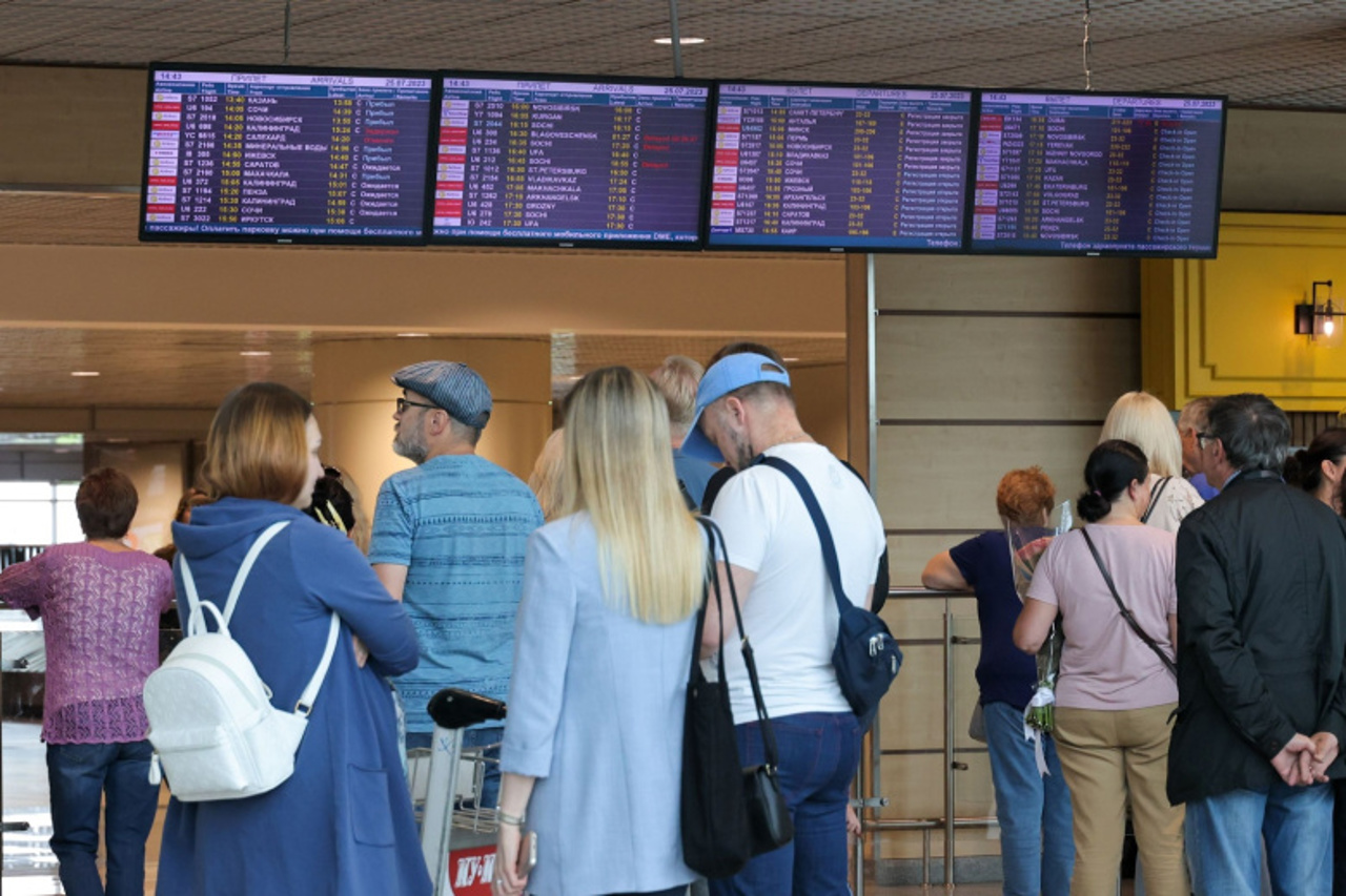 В России одиннадцать аэропортов прерывали работу из-за угрозы атаки дронов