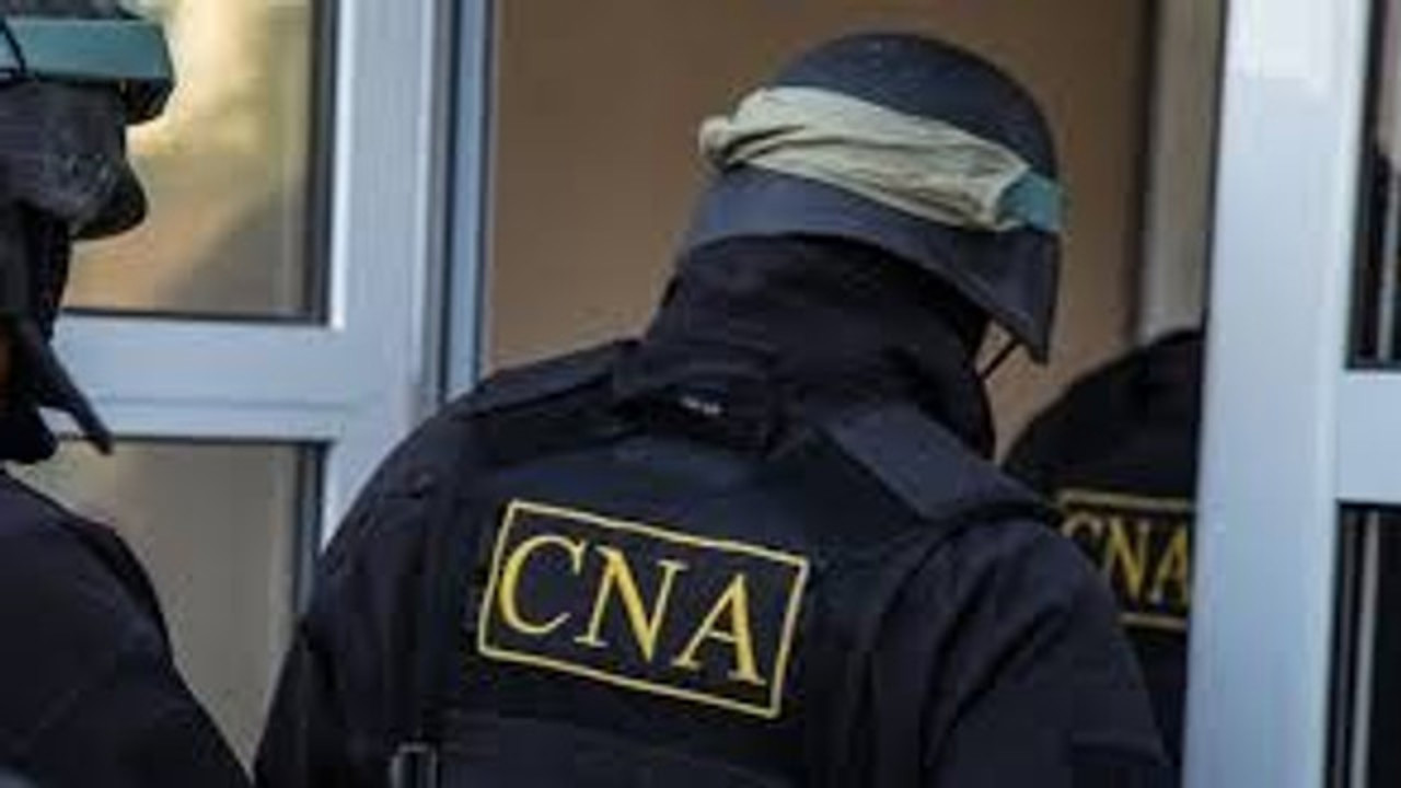 Fiul unui fost procuror, reținut într-un dosar de trafic de influență de 400.000 de dolari