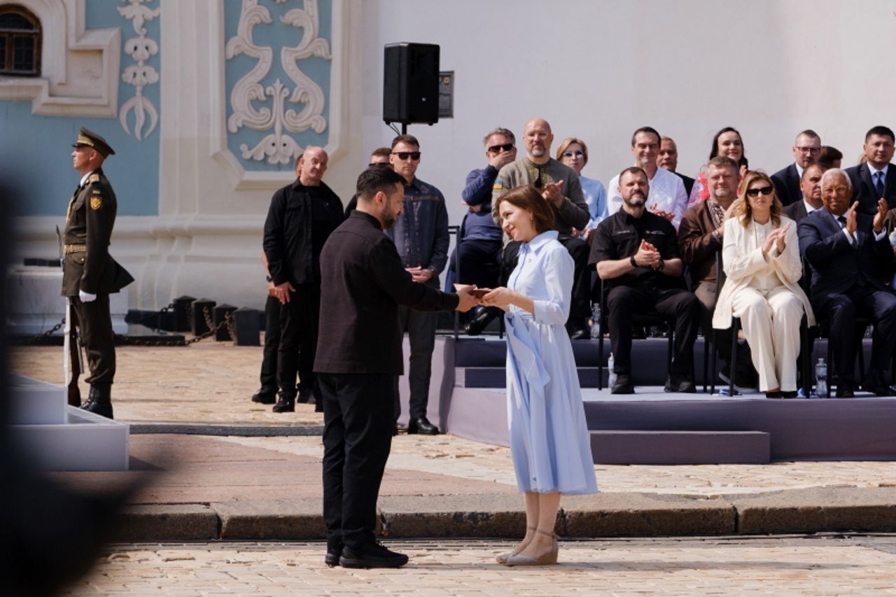 Maia Sandu, decorată la Kiev cu una dintre cele mai înalte distincții ale Ucrainei: „O primesc în numele oamenilor din R. Moldova”