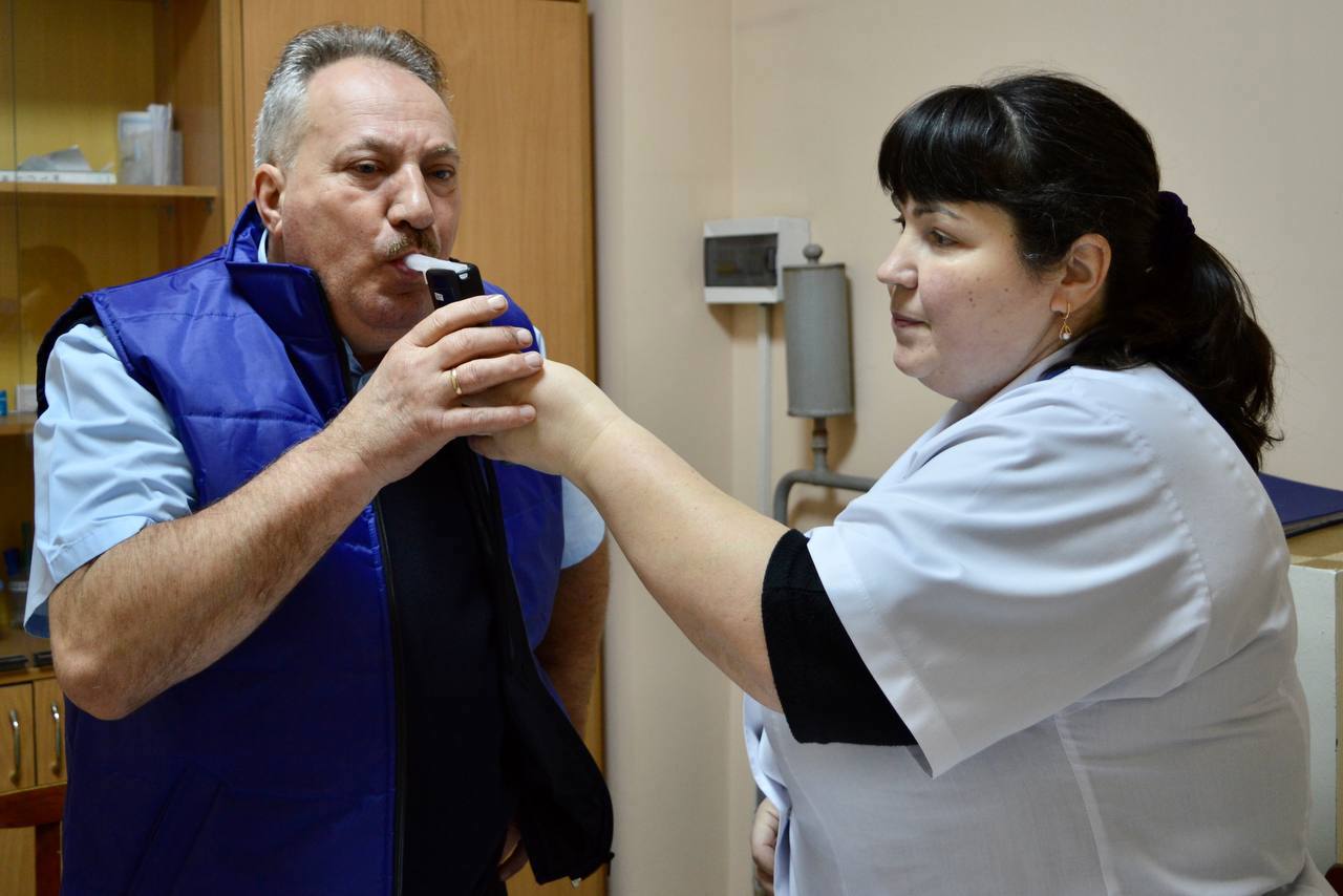 Controale mai aspre la RTEC: Șoferii de troleibuz și taxatorii, supuși controlului treziei 