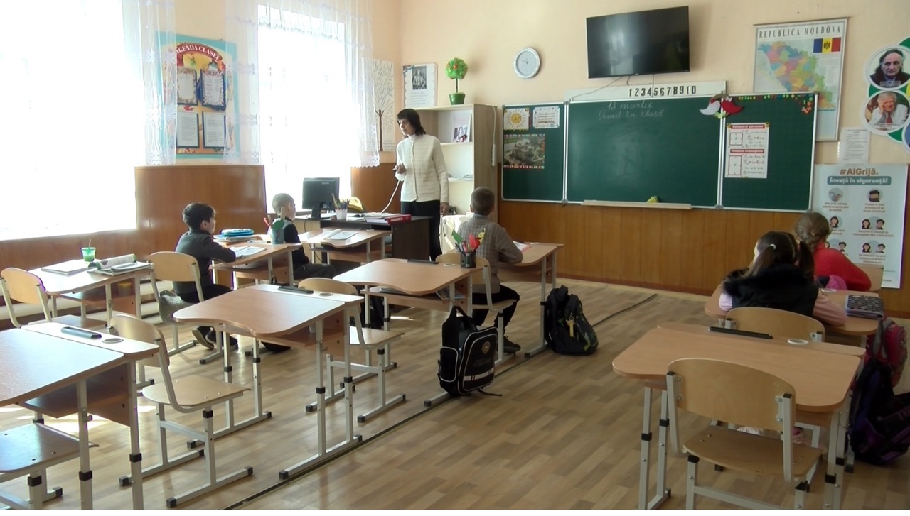 Moldova recruits record 472 teachers with €19,500 incentive 