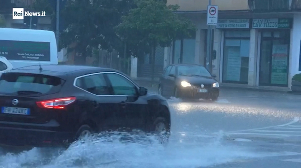 Inundații devastatoare în Italia: Veneția sub ape, un mort și sute de evacuați