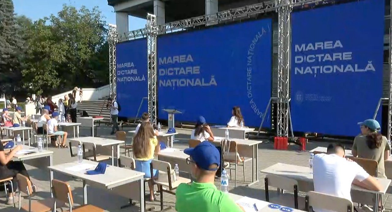 Over 600 people sign up for The Great National Spelling Bee in Moldova