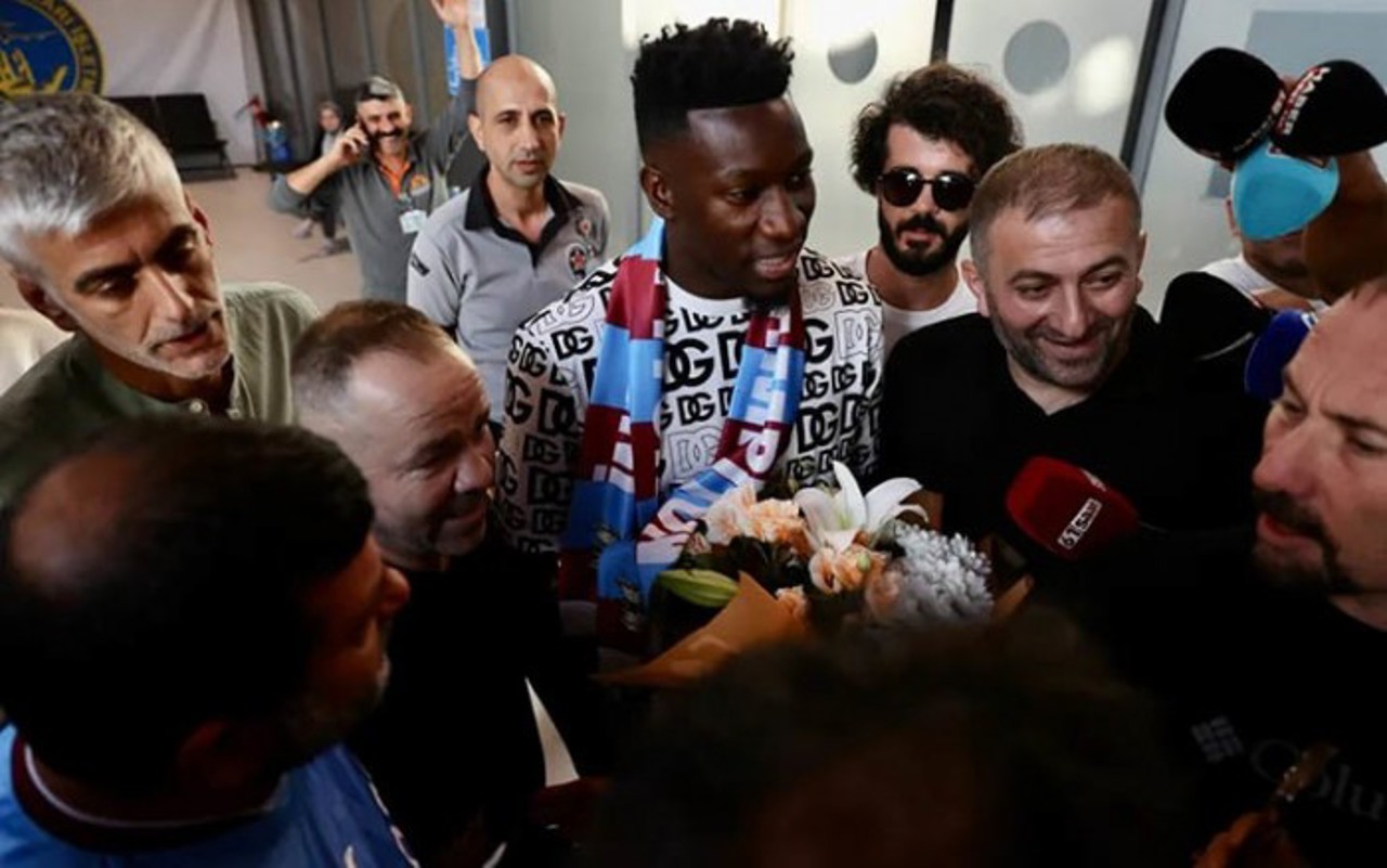 Andre Onana a fost împrumutat la FC Trabzonspor: camerunezul a fost întâmpinat cu mult fast de către suporterii noii sale echipe 
