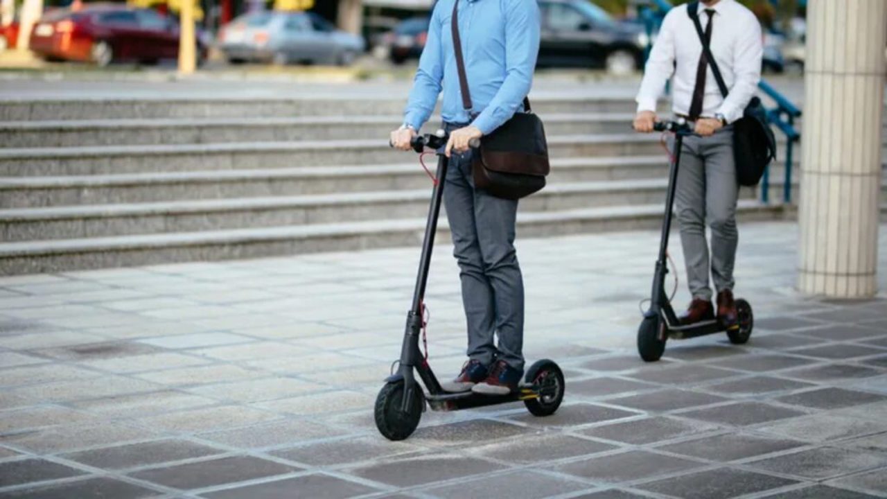 Trotinetele electrice, în vizorul autorităților: reguli mai clare și sancțiuni revizuite, pregătite de Poliție