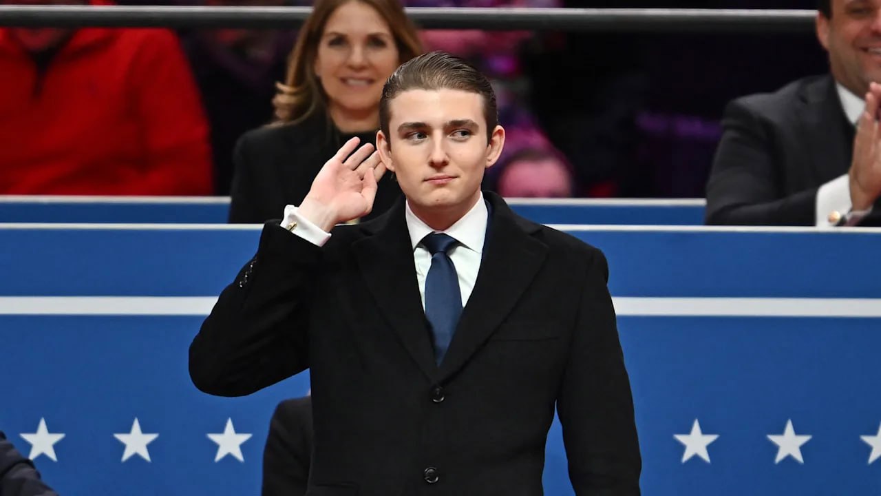 В Конгрессе США потребовали допросить Бэррона Трампа по делу о связях с братьями Тейт