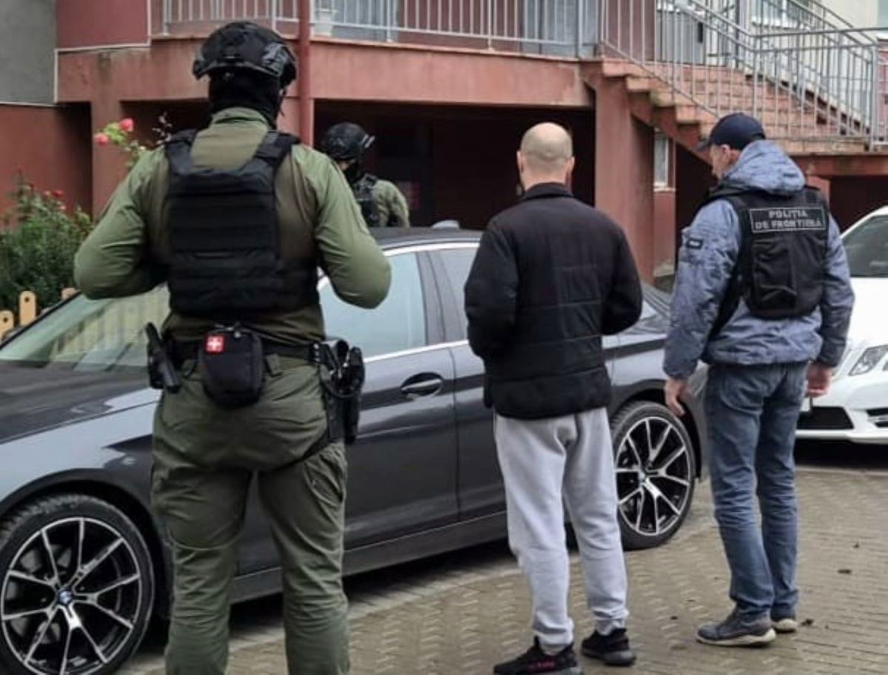 Falsificau acte și ștampile ale instituțiilor din R. Moldova și UE: trei suspecți, plasați în arest preventiv