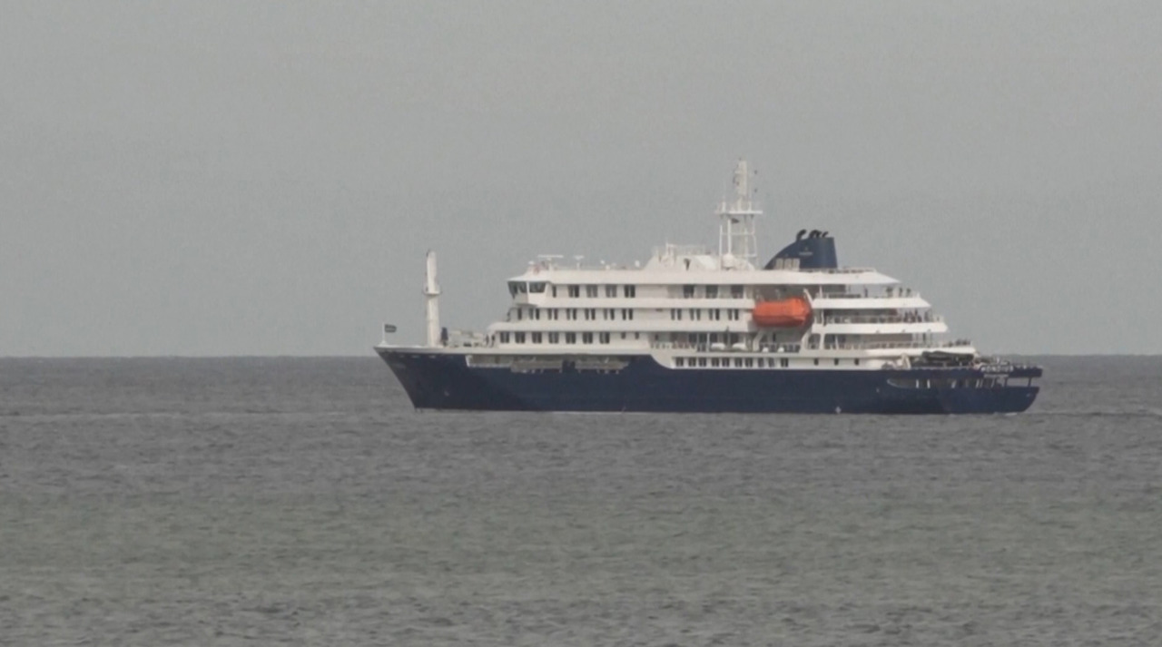 Alertă sanitară pe Atlantic: Nava cu pasageri infectați cu hantavirus, așteptată în Tenerife
