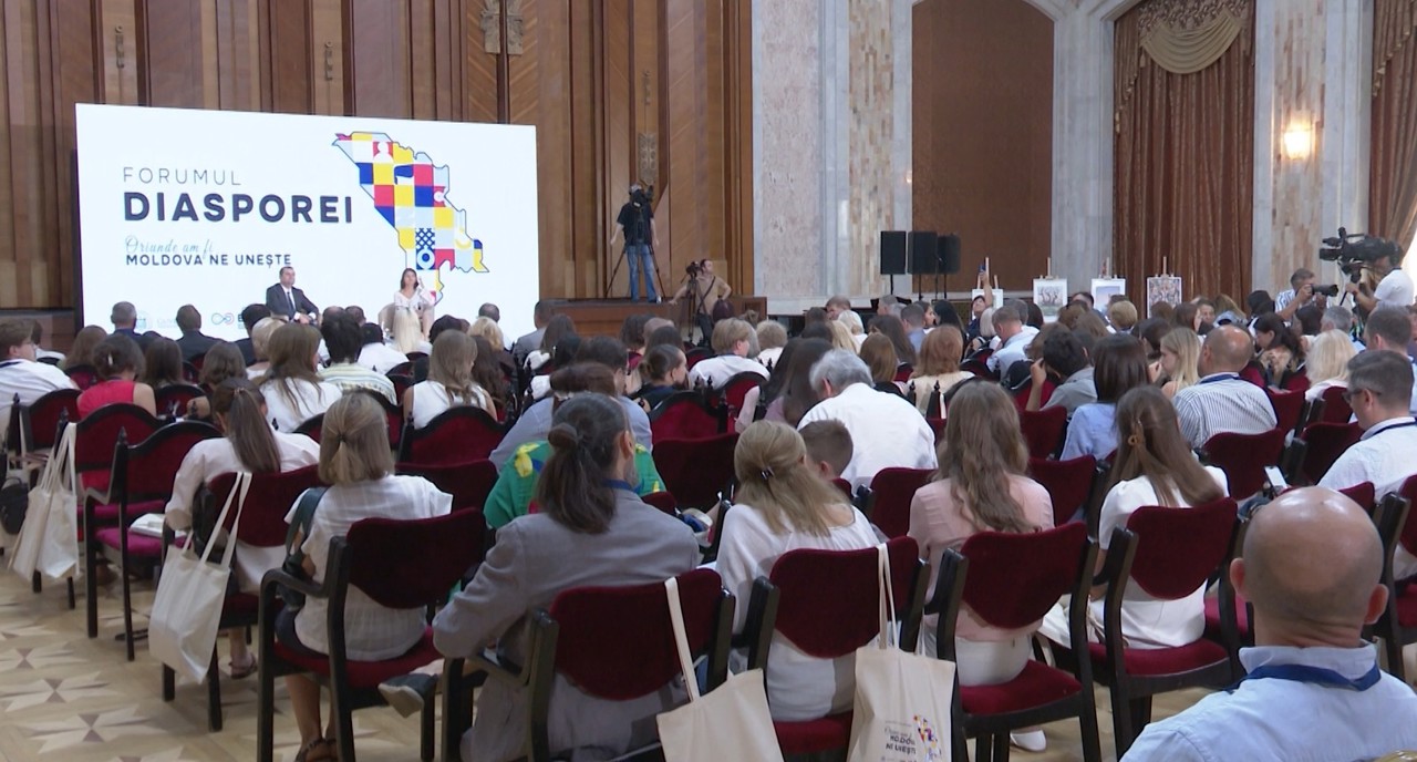 Cu dor de casă și experiență adunată peste hotare: Sute de moldoveni din diasporă s-au reunit la Chișinău
