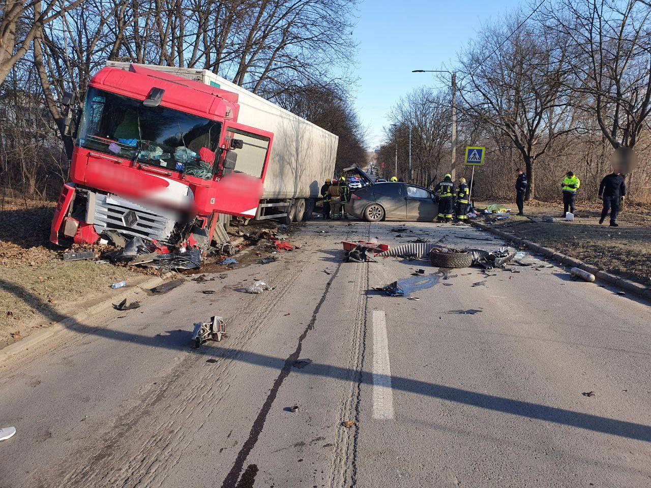 Grav accident rutier pe strada Petricani din capitală. Un bărbat a decedat, iar o femeie a ajuns la spital în stare gravă