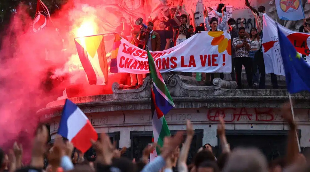 (ВИДЕО) Протесты и беспорядки во Франции после оглашения результатов первого тура выборов